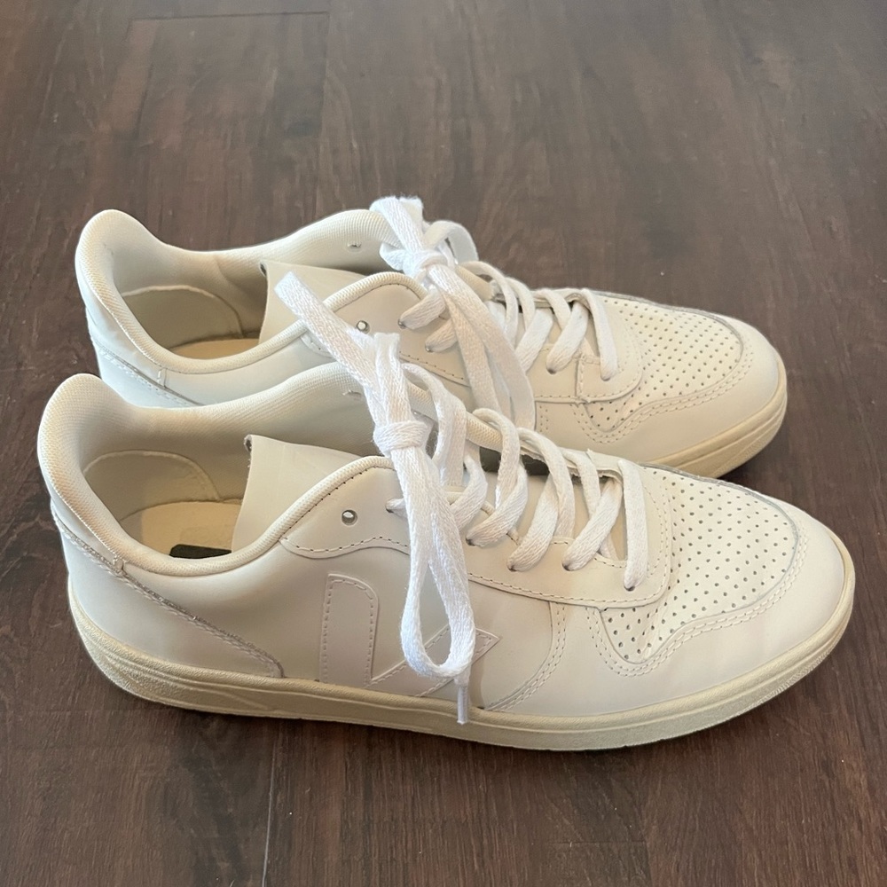 Veja V-10 Lace Up Sneakers